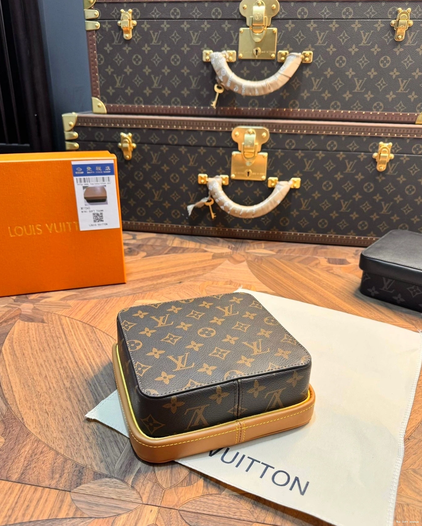 SQUARE JEWELRY BOX LV CUSTOM YELLOW 0815